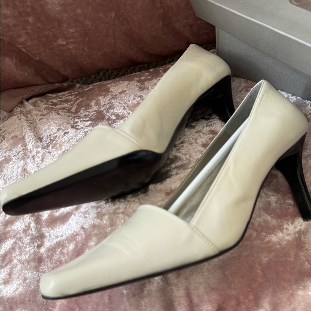 💥DKNYC Cream Leather Pumps